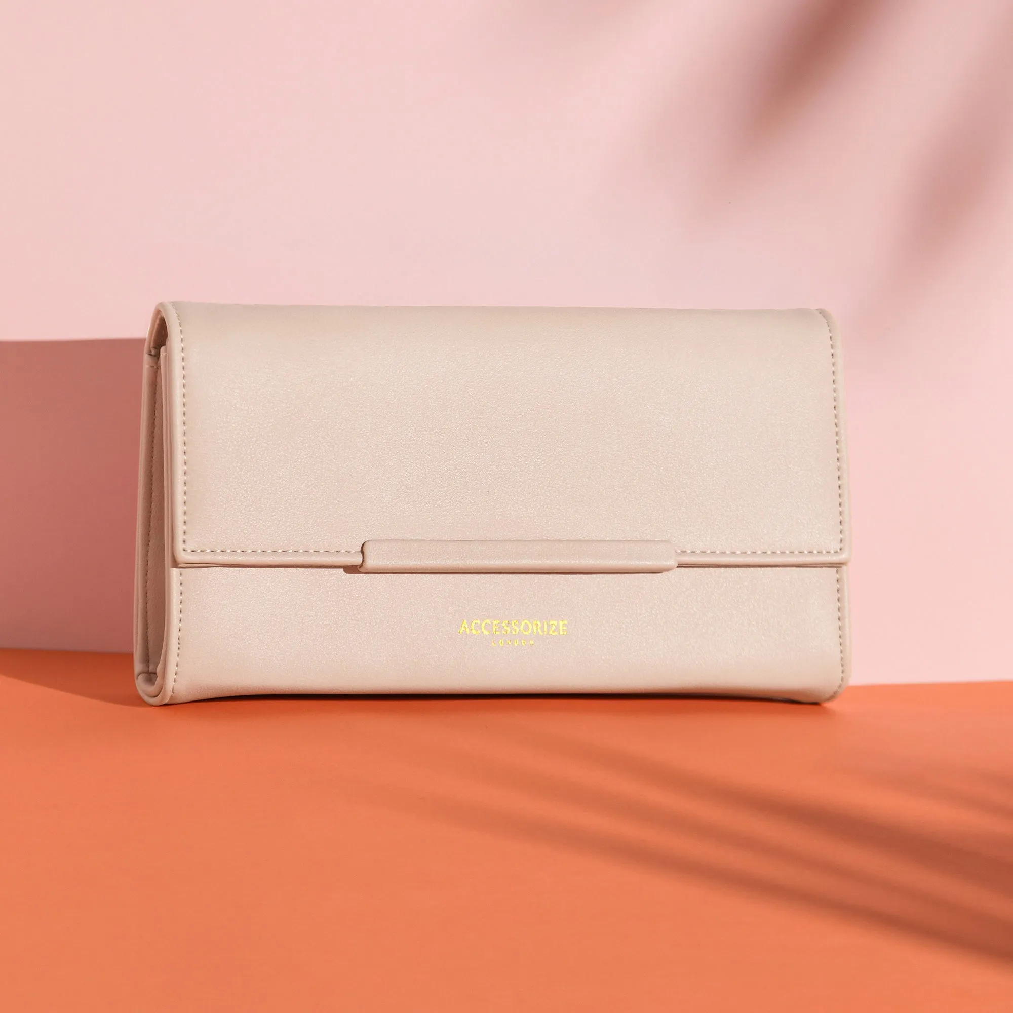 Pink Clean Pu Bar Clutch